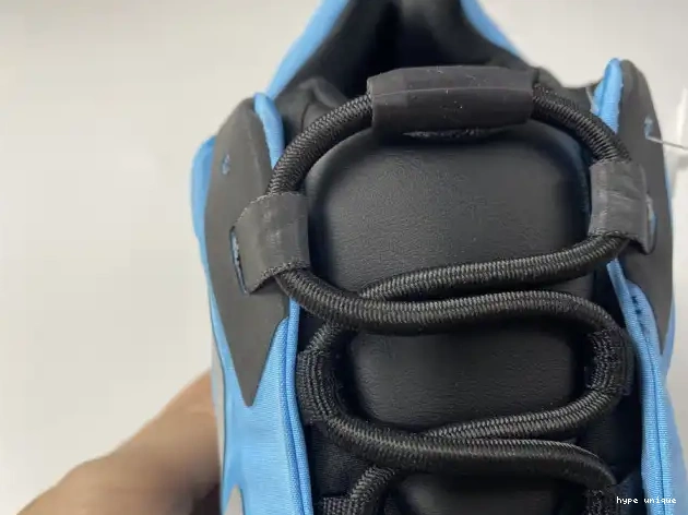 hype 700 Boost MNVN ADIDAS GZ3079 'Bright Yeezy Cyan' 0526